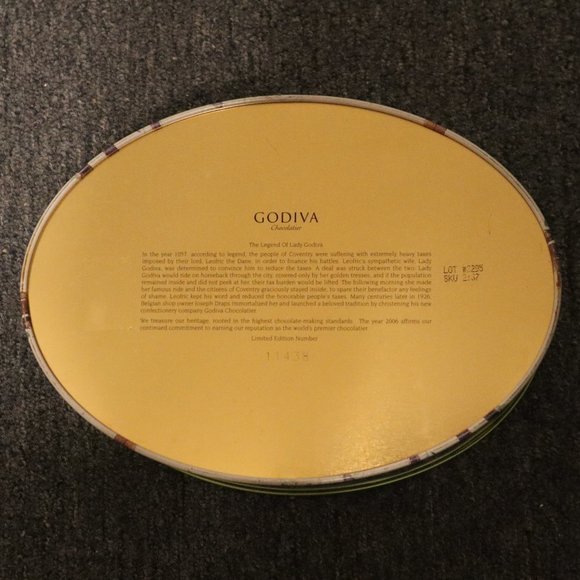 Oval Shaped Tin Godiva Chocolatier 2006 Measuring 9 3/8" x 6 7/8" x 4 3/16" - Picture 6 of 9